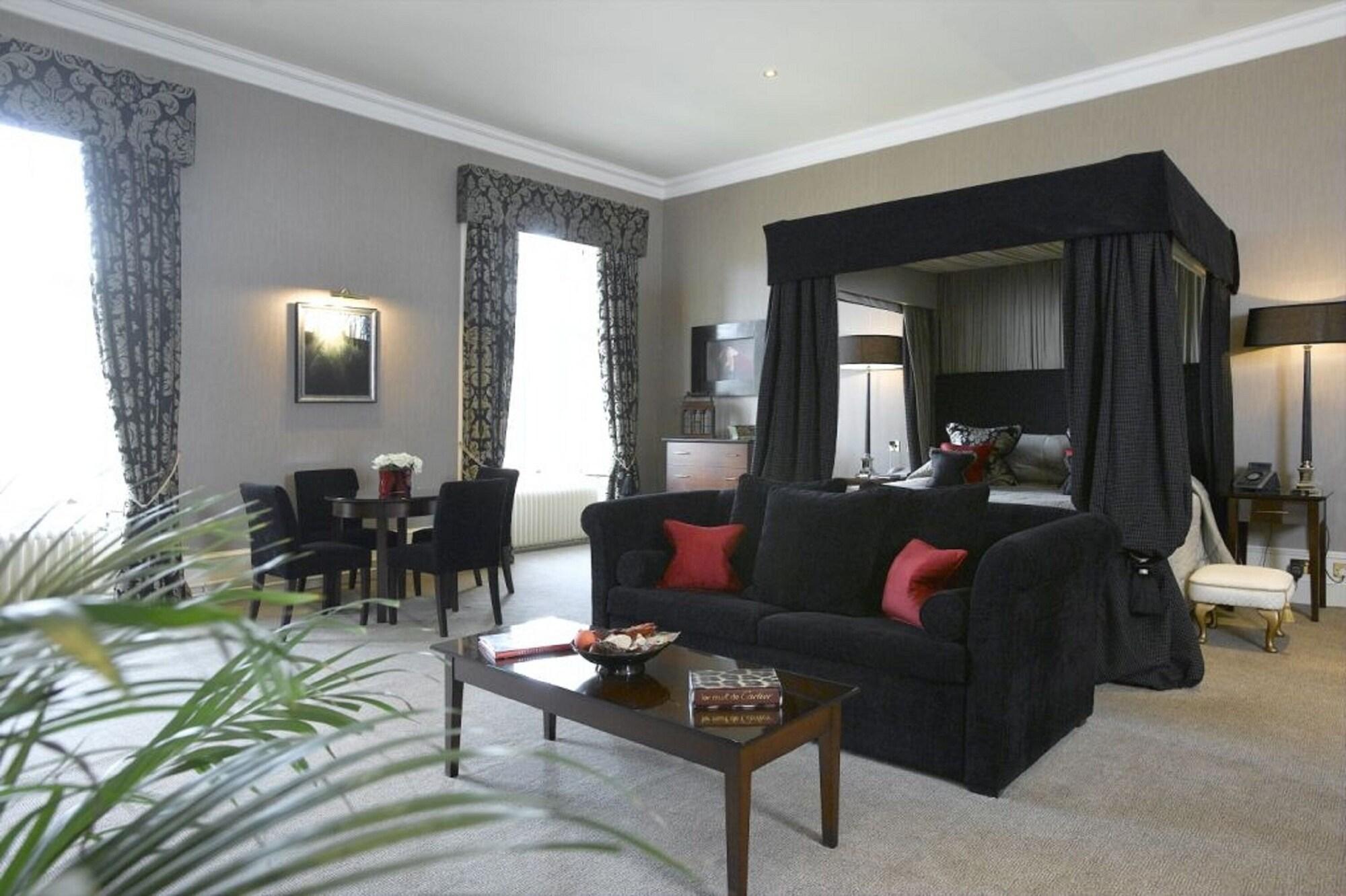 Mar Hall Golf & Spa Resort Бишъптън Екстериор снимка A suite at the hotel