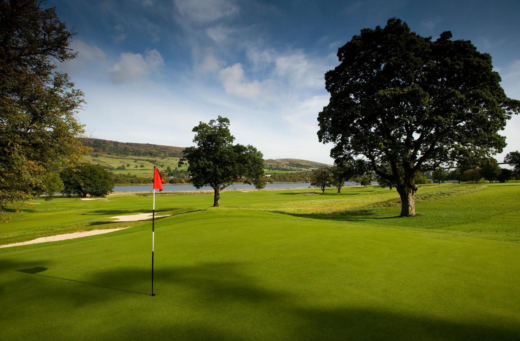 Mar Hall Golf & Spa Resort Бишъптън Екстериор снимка The 18th green
