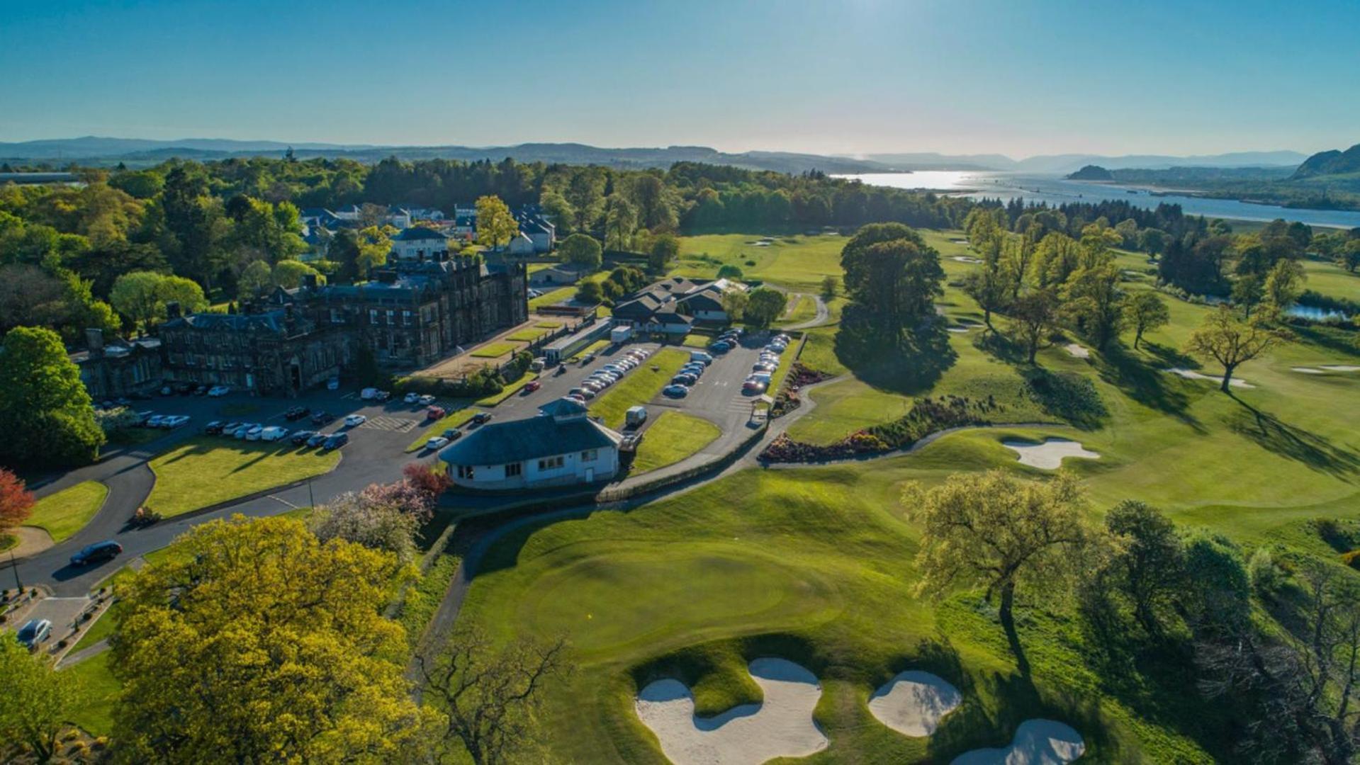 Mar Hall Golf & Spa Resort Бишъптън Екстериор снимка The 18th hole at the Old Course, with the clubhouse in the background