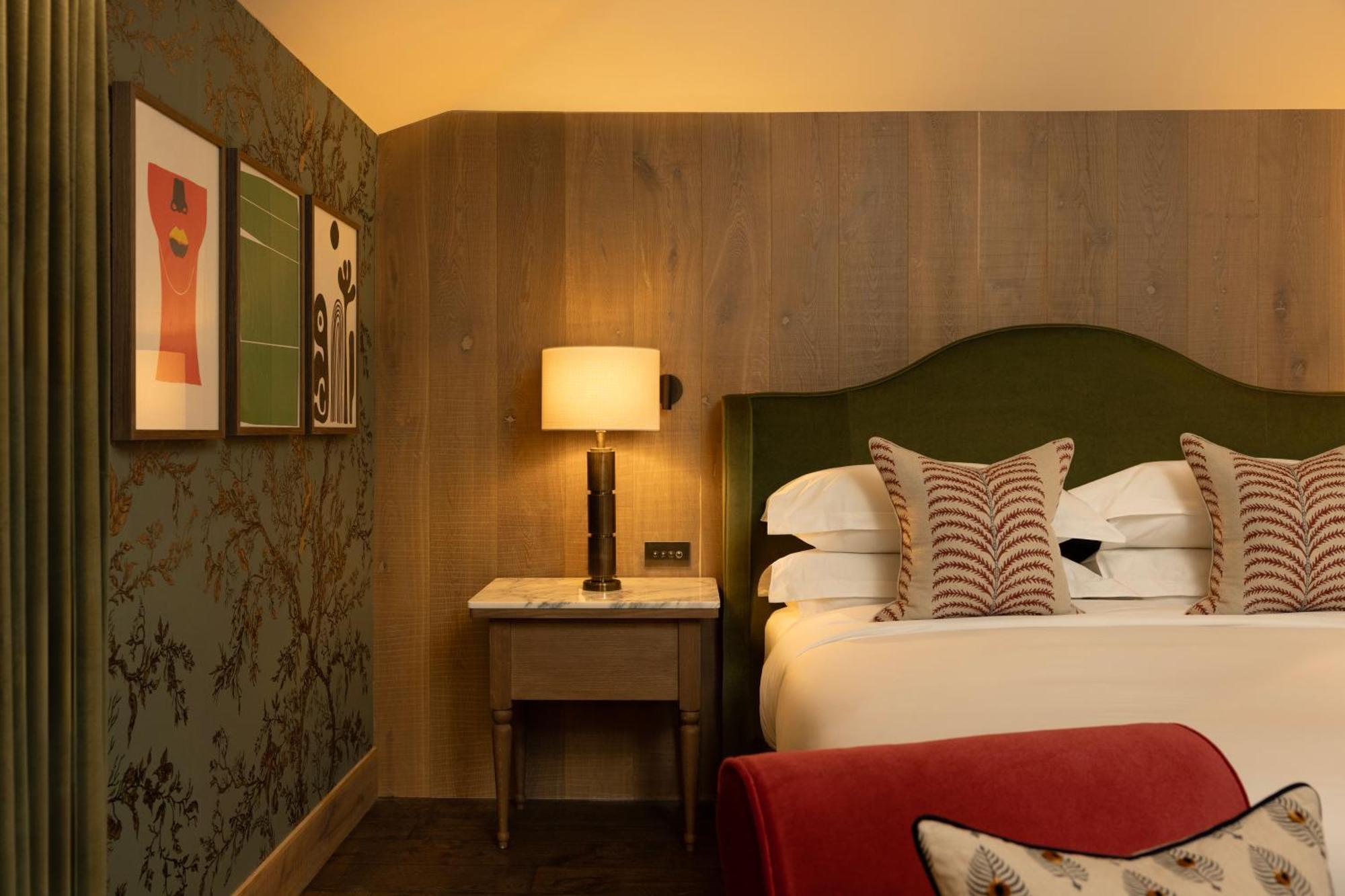 Mar Hall Golf & Spa Resort Бишъптън Екстериор снимка A bedroom at The Ivy Hotel