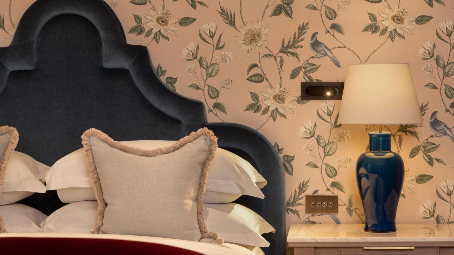 Mar Hall Golf & Spa Resort Бишъптън Екстериор снимка A bedroom at The Mitre